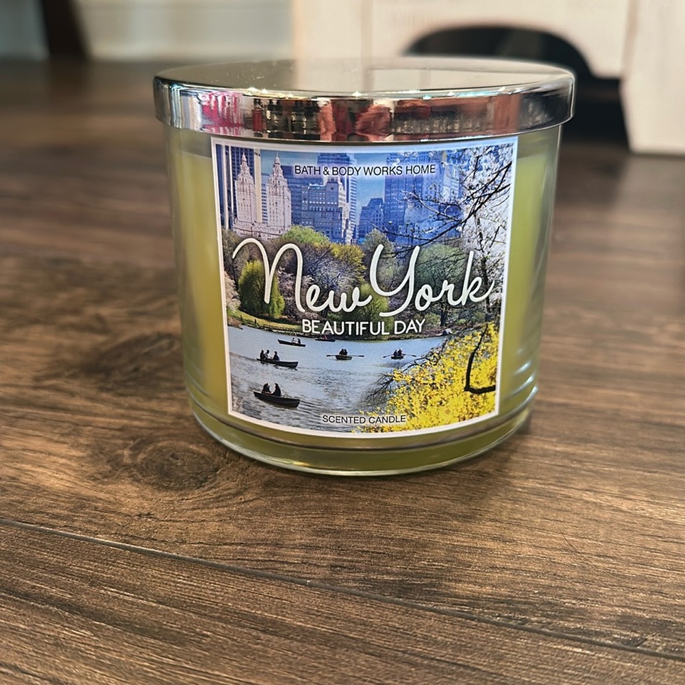 Bath and Body Works New York Beautiful Day 3-Wick Candle